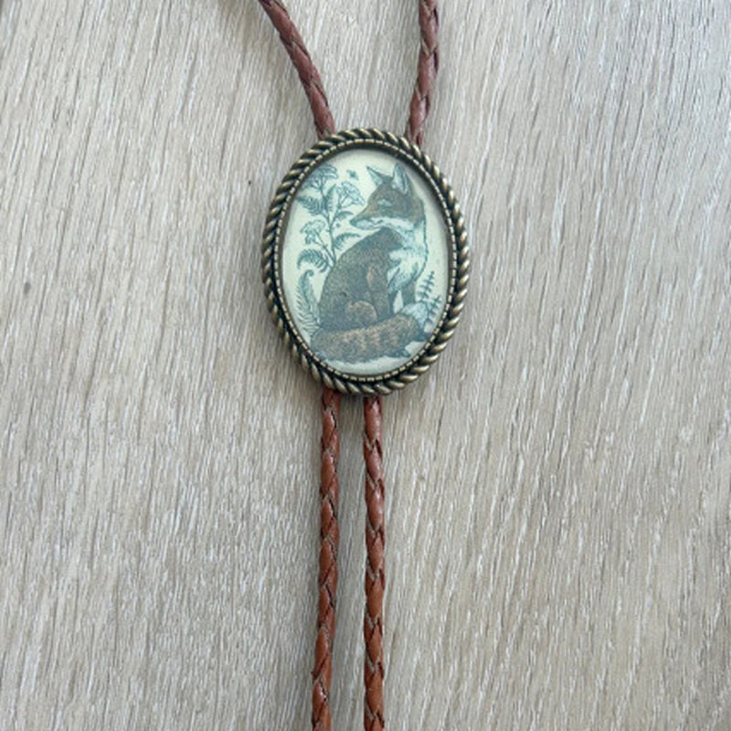 Western Bolo Tie met Kikker en Banjo Motief – Verstelbaar Leren Stropdas voor Authentieke Cowboystijl | Sansoti