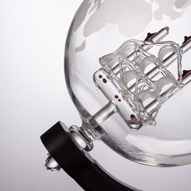 Glazen Wereldbol Karaf 250ml Goudkleurig met Zeilschip Whisky Decanteerkaraf Decoratief voor Woonkamer Kasten Dranken Opslag Geschenkidee voor Globetrotters Reizigers | Sansoti