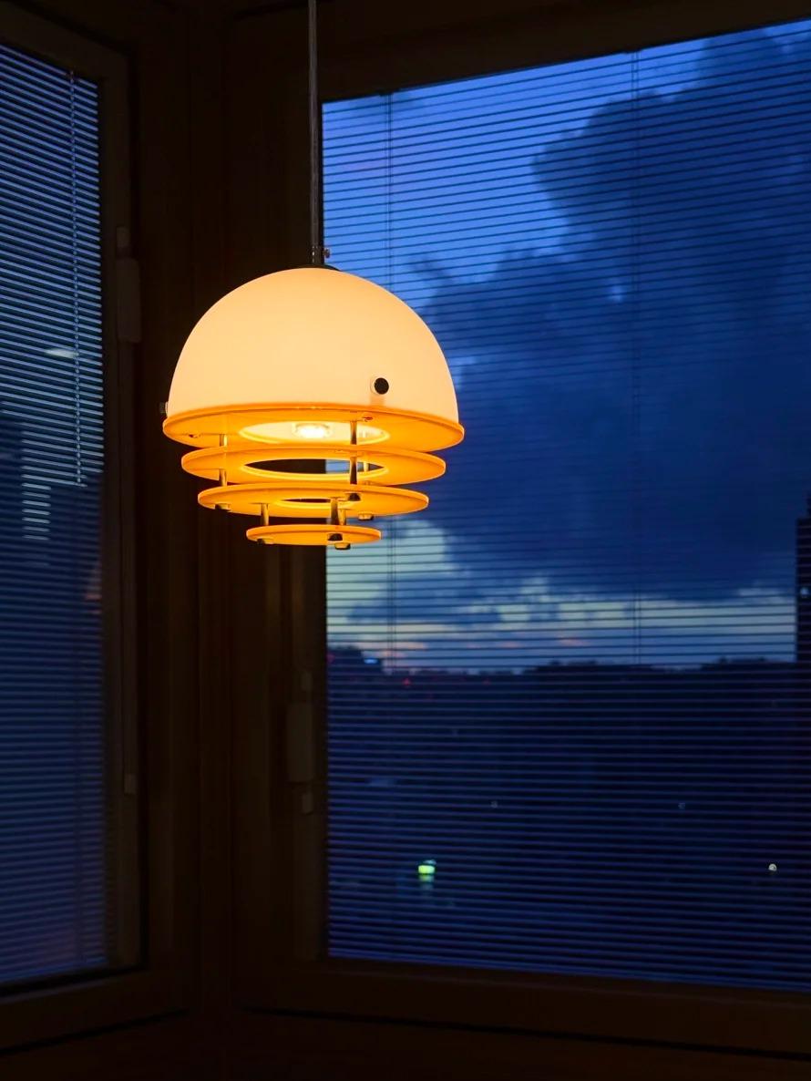 Stijlvolle Hanglamp Bauhaus Design Oranje-Wit Sfeerverlichting voor Moderne Interieurs | Sansoti