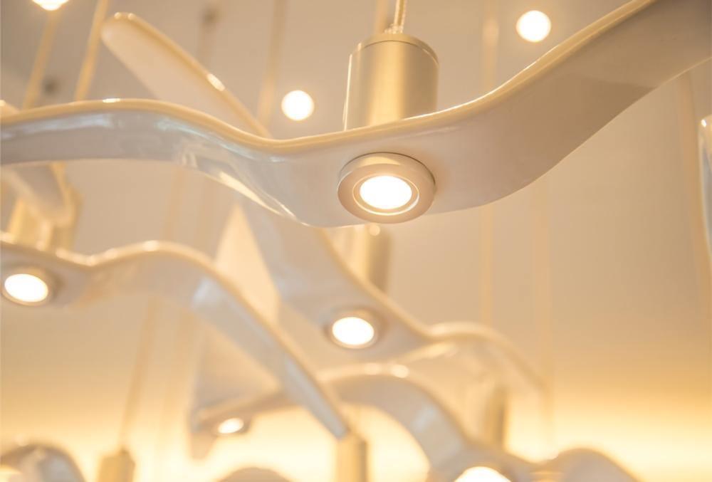 Suspension LED Design Oiseau Résine Aluminium Blanc Noir 3000K 4000K 6000K Salon Suspension Minimaliste Organique Plafonnier | Restfield