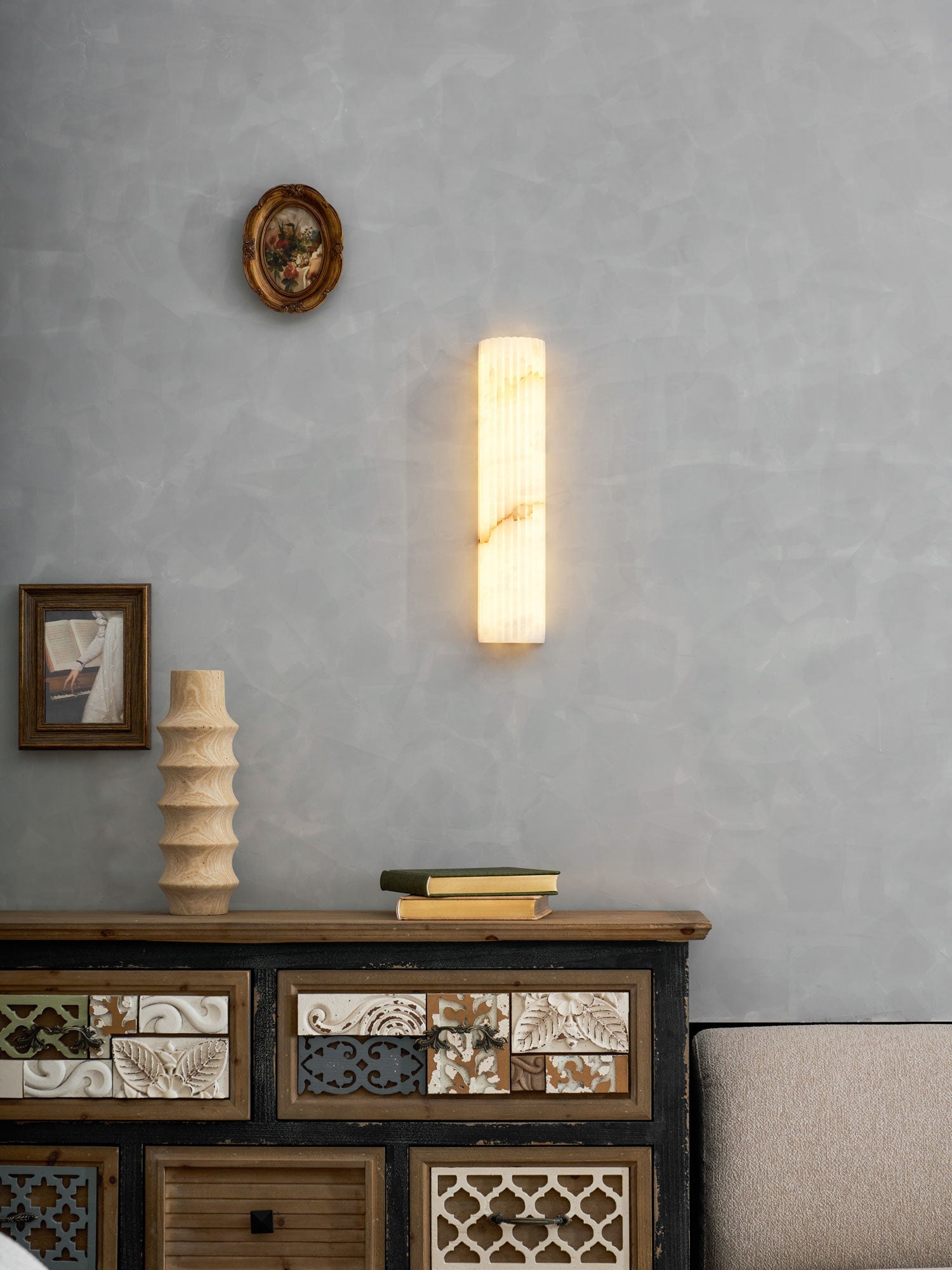 Alabaster Wandlamp Natuursteen – Geribbeld Design – Warm Licht – Scandinavische Stijl | Sansoti