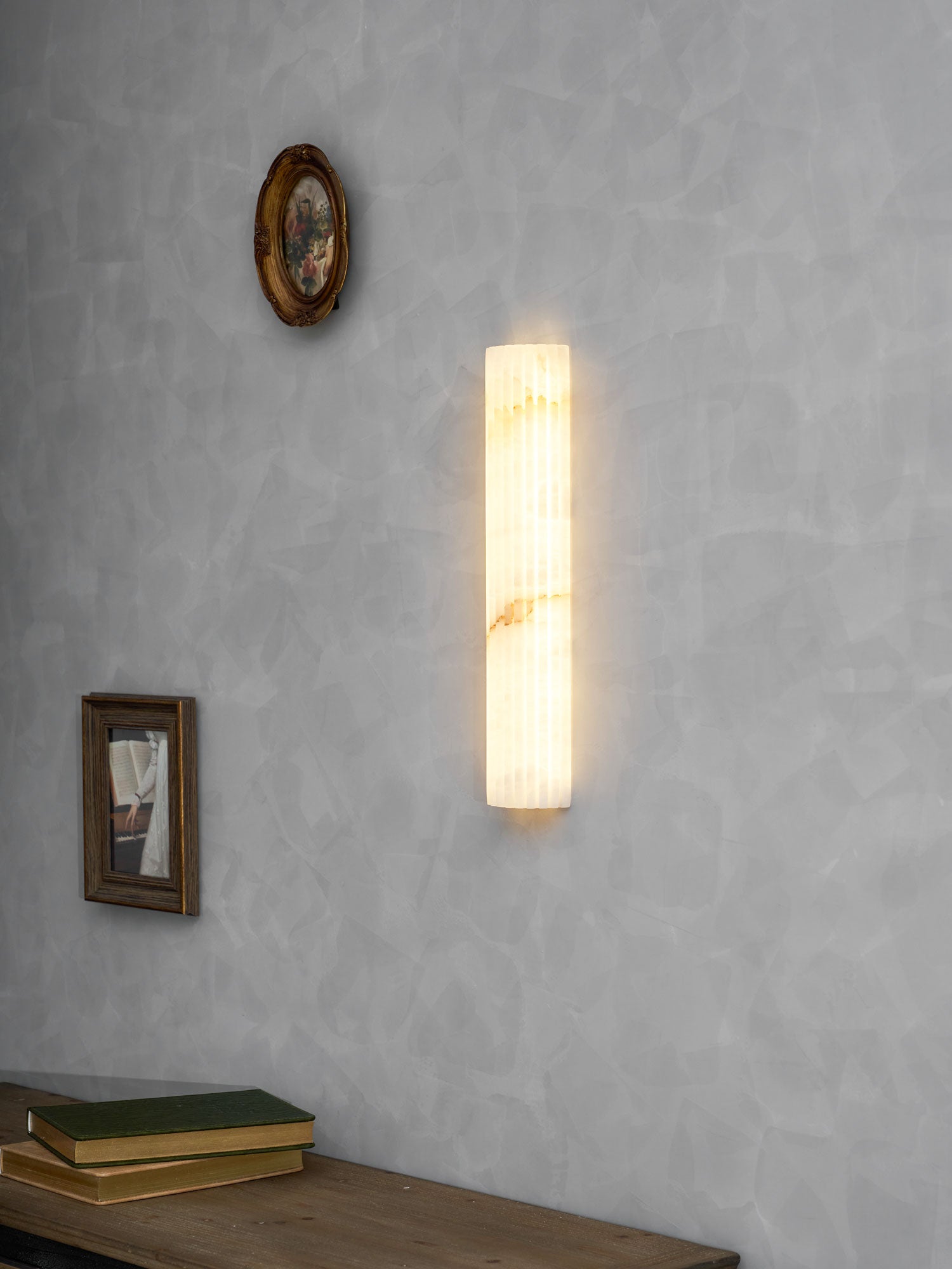 Alabaster Wandlamp Natuursteen – Geribbeld Design – Warm Licht – Scandinavische Stijl | Sansoti
