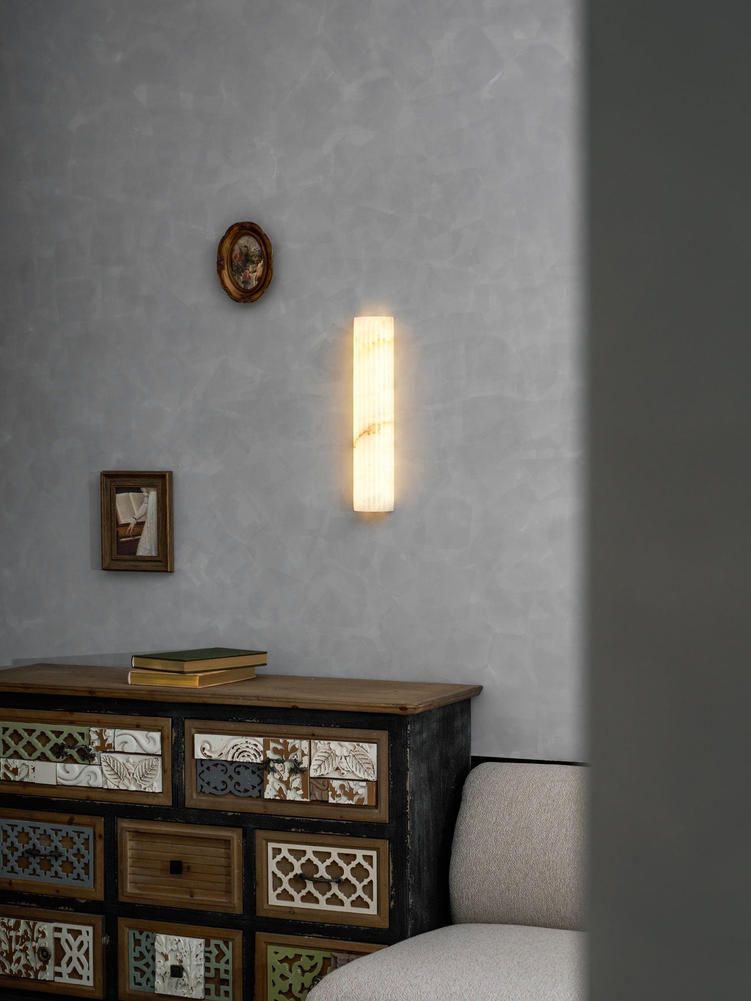 Alabaster Wandlamp Natuursteen – Geribbeld Design – Warm Licht – Scandinavische Stijl | Sansoti