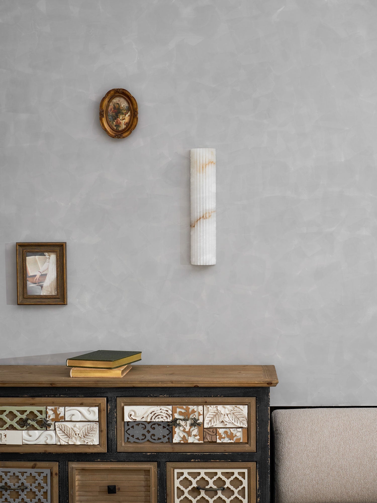 Alabaster Wandlamp Natuursteen – Geribbeld Design – Warm Licht – Scandinavische Stijl | Sansoti