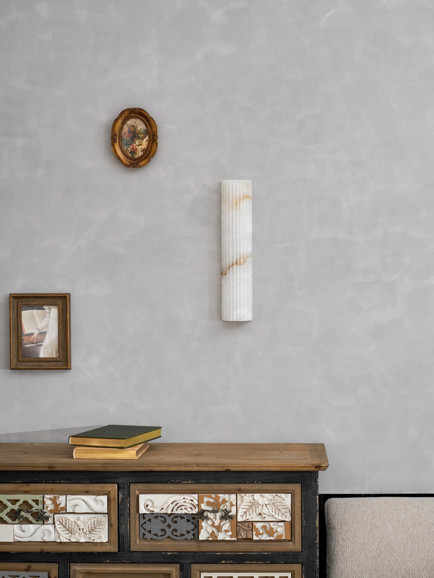 Alabaster Wandlamp Natuursteen – Geribbeld Design – Warm Licht – Scandinavische Stijl | Sansoti