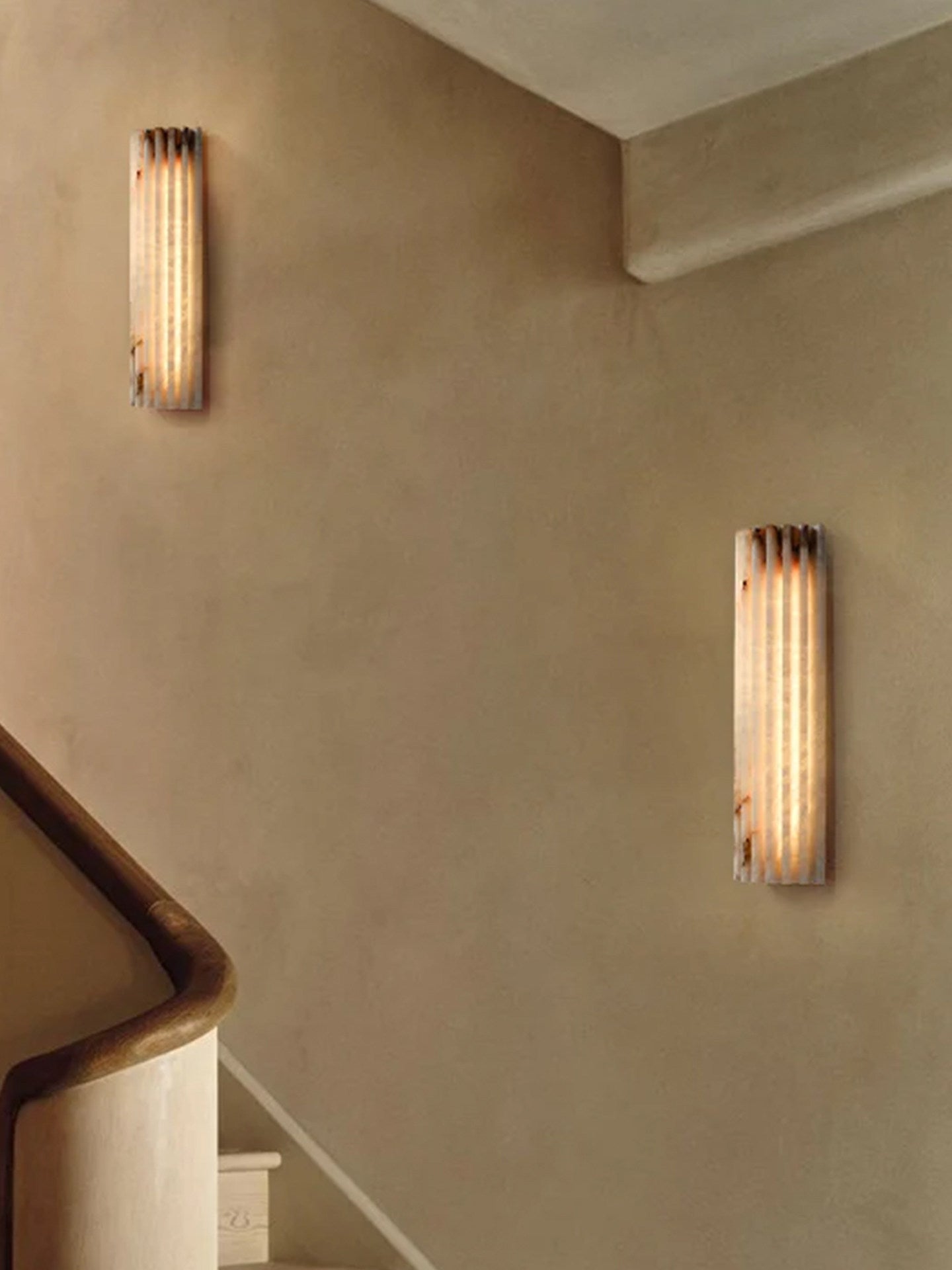 Alabaster Wandlamp Natuursteen – Geribbeld Design – Warm Licht – Scandinavische Stijl | Sansoti