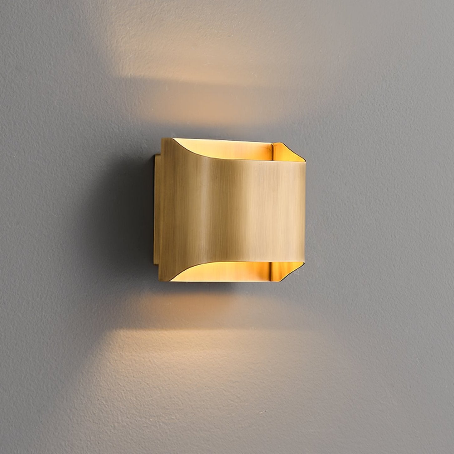 Messing Wandlamp Bolvorm met E14/G9 Fitting – Handgemaakte Retro Wandverlichting met Olielak Afwerking | Sansoti