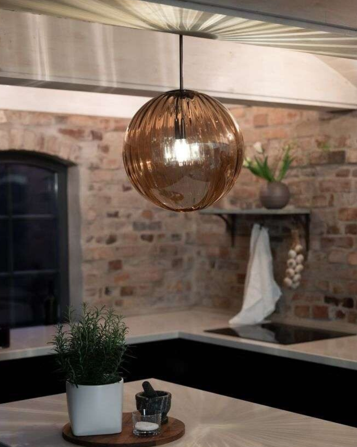 Handgeblazen glazen hanglamp bol met verstelbare kabel grijs blauw bruin rood groen amber 15x22cm 20x25cm sfeerlicht eetkamer woonkamer slaapkamer moderne design verlichting | Sansoti