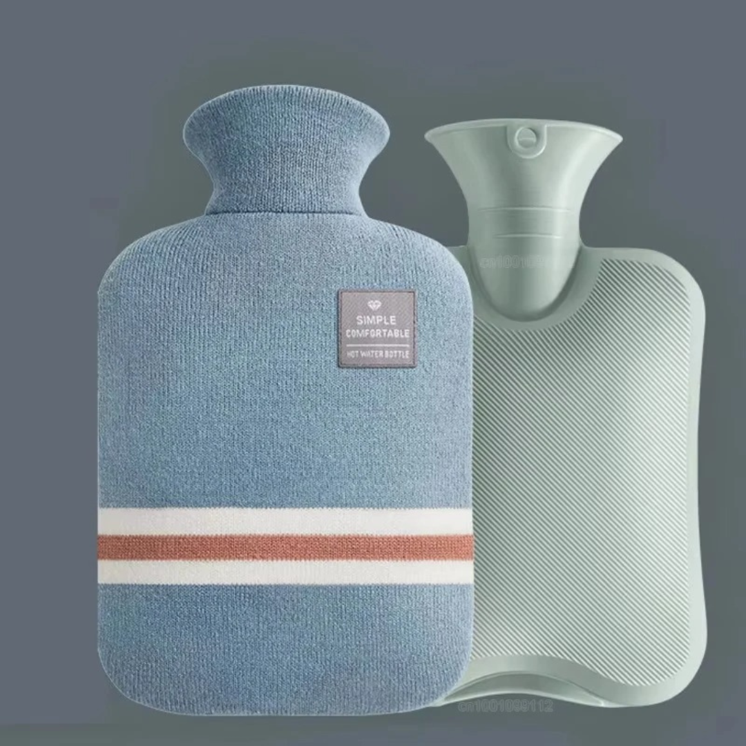 Wärmflasche mit Strickbezug, 1 Liter, wärmespeichernd, komfortabel für kalte Wintertage, Entspannung zu Hause und Wellness | Sansoti