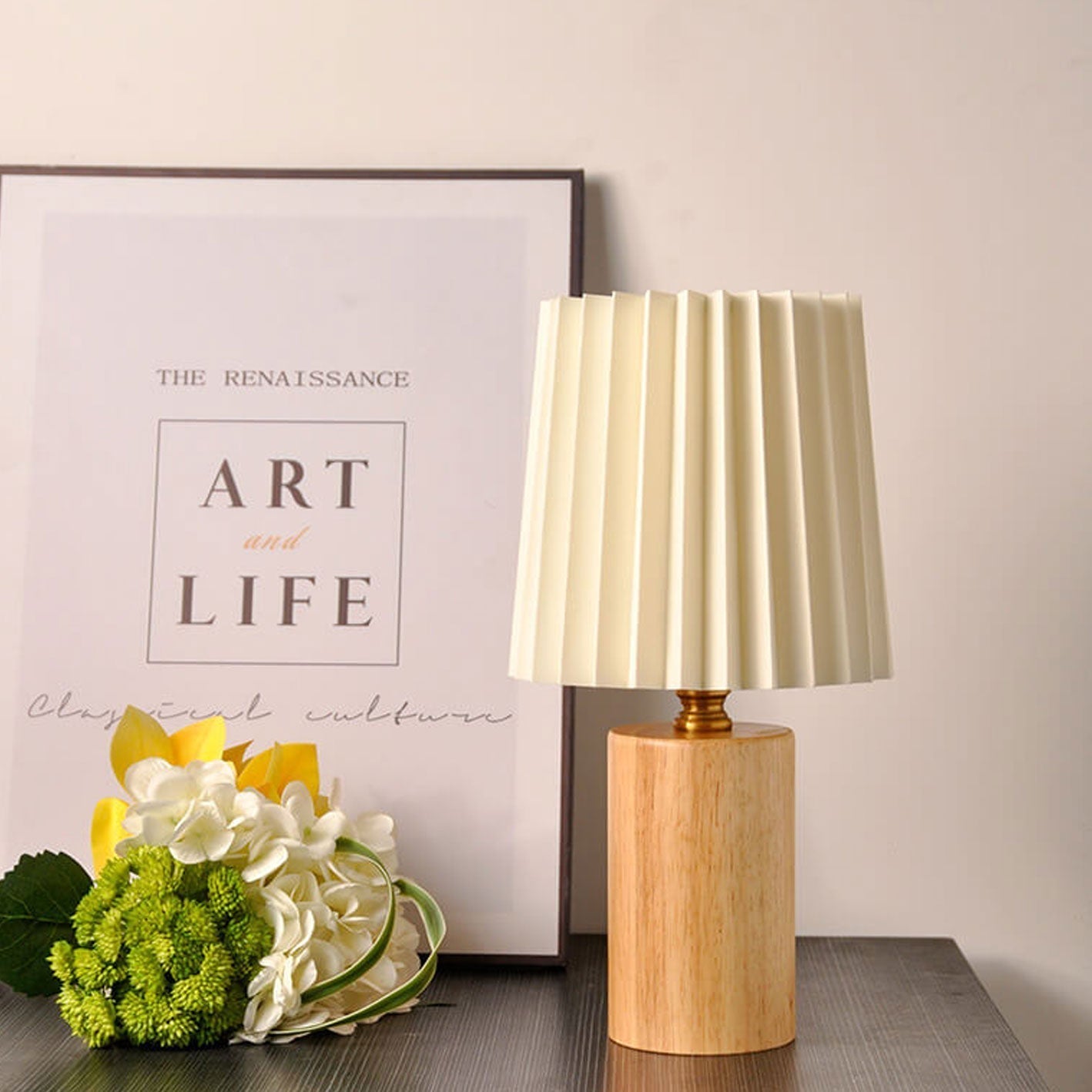 Lampe de table avec abat-jour plissé et pied en bois, style vintage, intensité réglable, lumière d’ambiance, table de chevet, lampe de lecture pour salon, design rétro | Sansoti