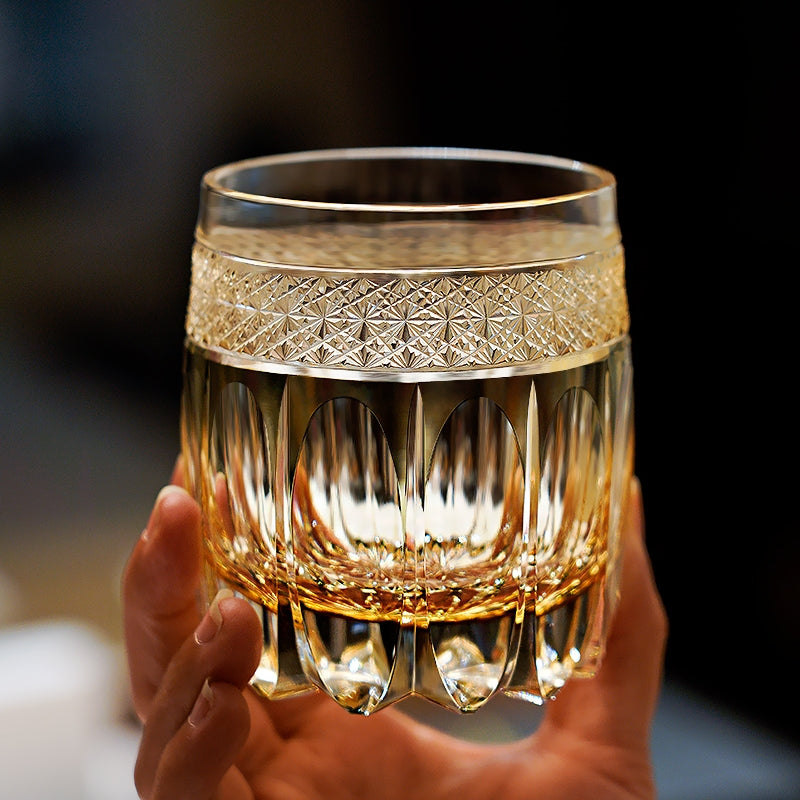 Handgeslepen Amber Whiskeyglas met Sterrenhemel Patroon en Houten Doos | Sansoti