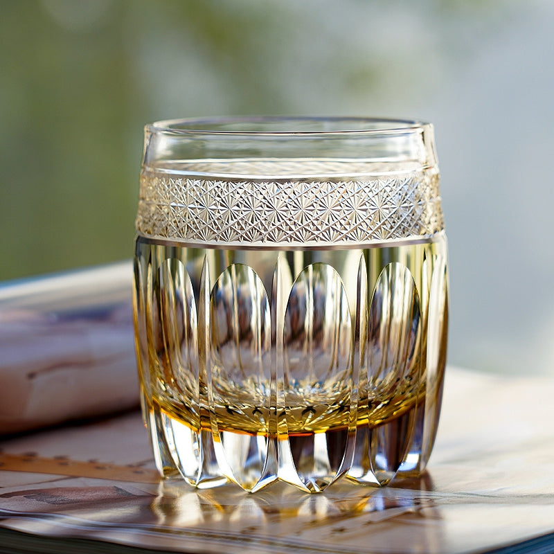 Handgeslepen Amber Whiskeyglas met Sterrenhemel Patroon en Houten Doos | Sansoti