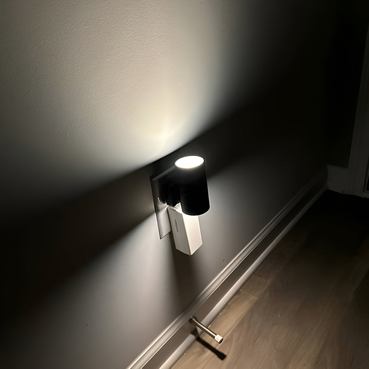 Dimmable Plug-In Night Light LED 10x10x8cm Black White Bedroom Hallway Bathroom Children's Room Wall Light | Sansoti
