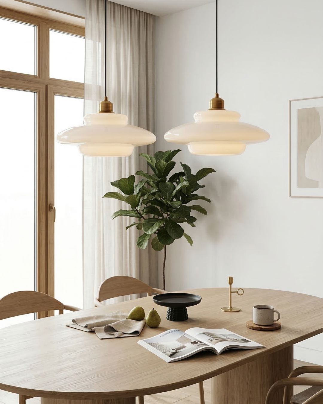 TINA Hanglamp – Mid-Century Melkwit Glas met Geborsteld Messing | Moderne Eetkamer & Keukenverlichting | Verstelbaar | E27 Fitting | Sansoti