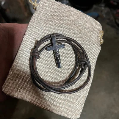 Handgemaakte Kruishanger met Verstelbare Lederen Ketting | Artisanaal Sieraad | Sansoti
