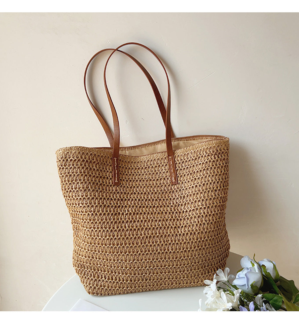 Gevlochten Rieten Mandje met Lederen Hengsels – Natuurlijke Handtas voor Markt en Stad – Scandinavisch Design | Sansoti