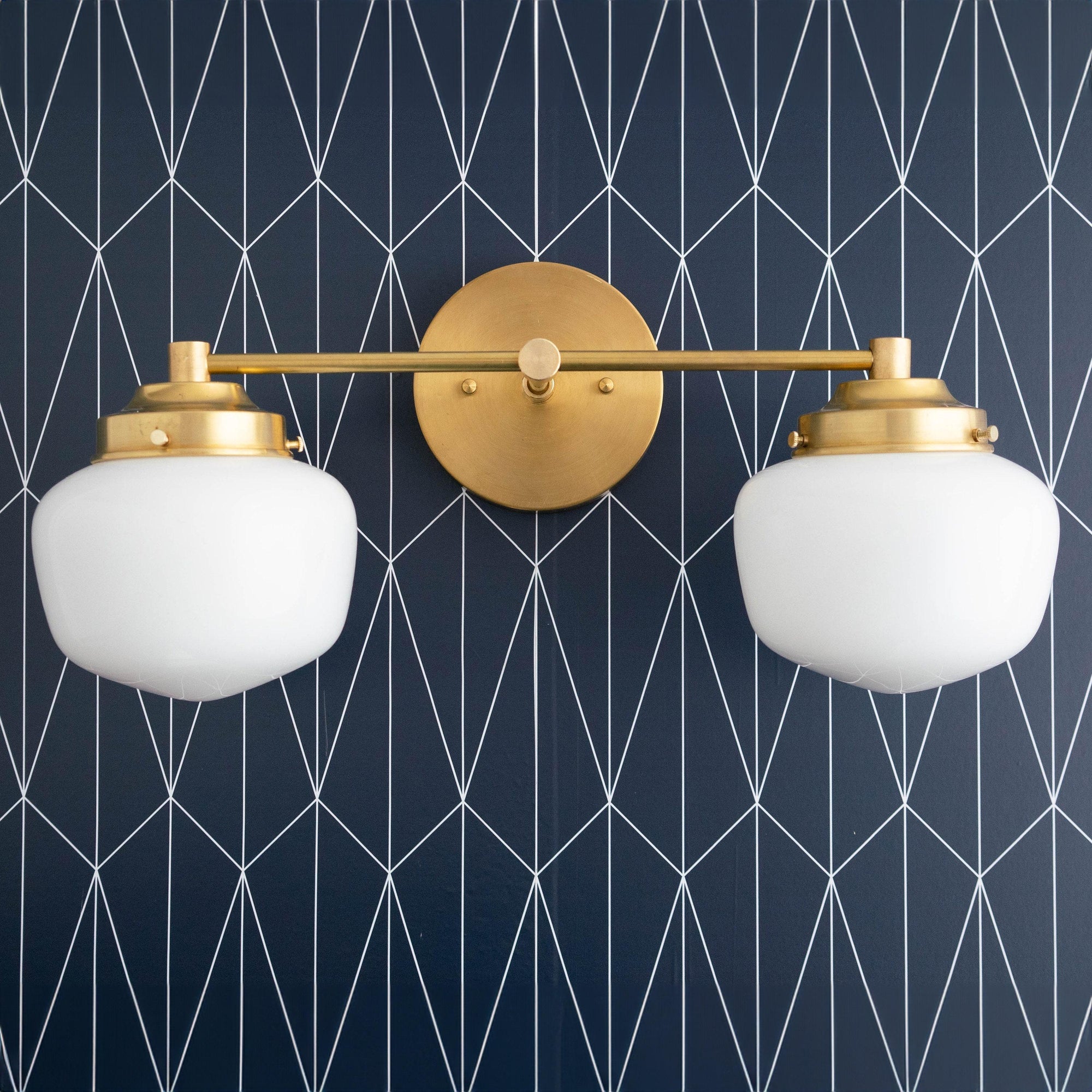 Globe Wandlamp Klassieke Badkamer Schoolhouse Verlichting Mat Opaal Glas voor Spiegel en Wastafel | Sansoti