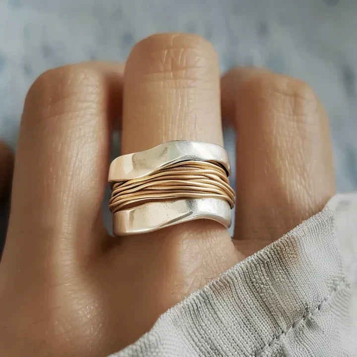 Zilveren Ring met Gouden Accenten – Wikkelontwerp 925 Sterling | Sansoti