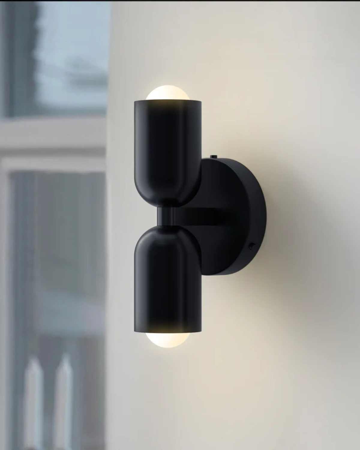 Wandlamp Dubbele Ronde Kap Zwart Frame Warm Sfeerlicht Slaapkamer Woonkamer Gang Minimalistische Wandverlichting Modern Japandi Scandinavisch Interieur | Sansoti