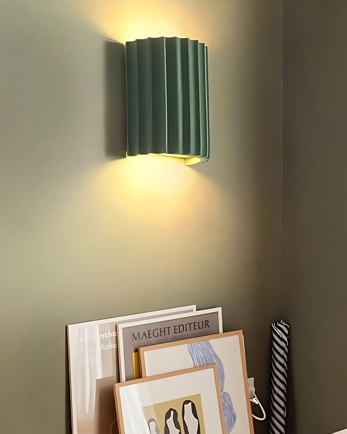Wandlamp Ribbelstructuur Groen Met Tweezijdige Lichtbundel Voor Sfeervolle Ruimtes | Sansoti