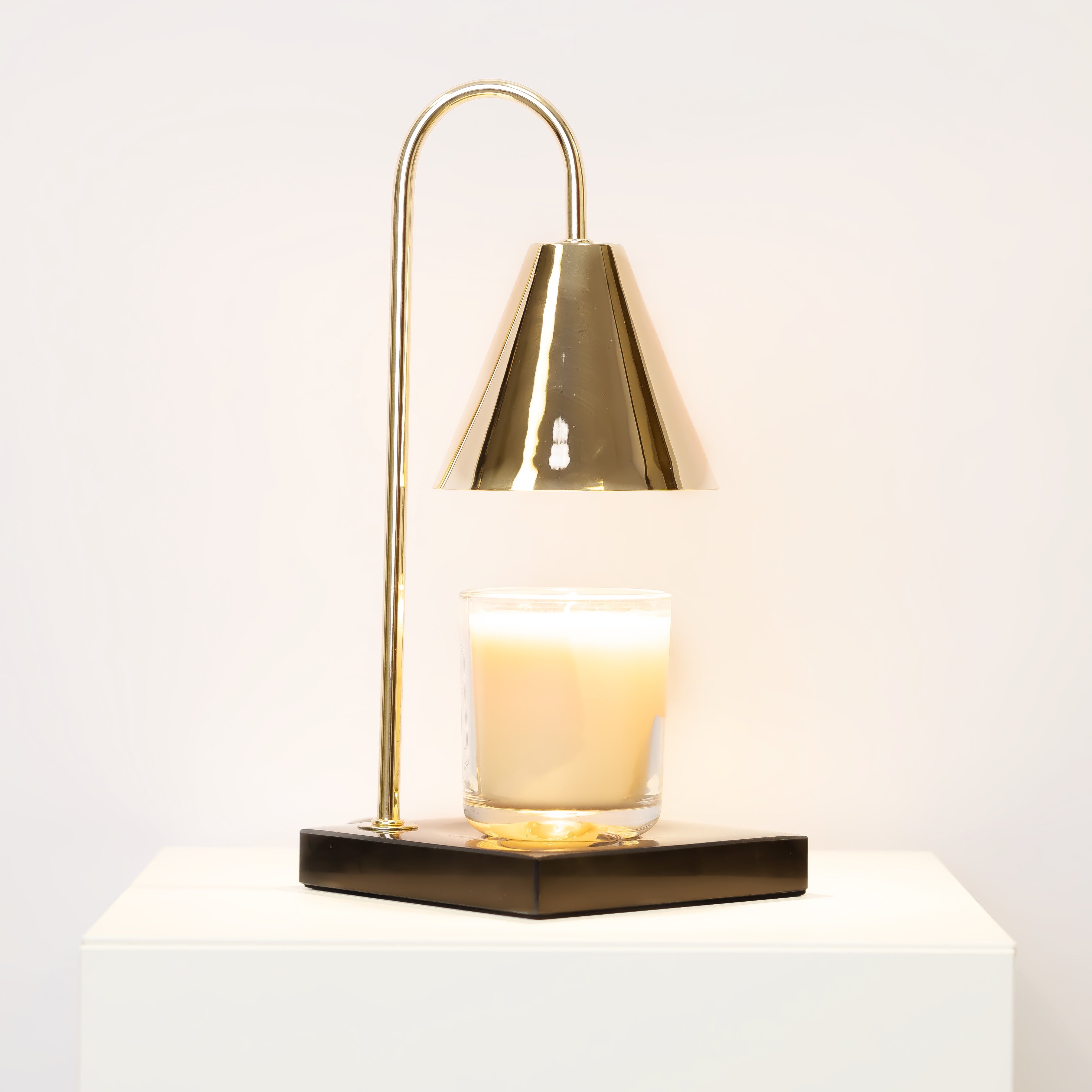 Luxuriöse Kerzenwärmerlampe mit zeitlosem Marmor-Finish und flammenloser Wärme | Restfield