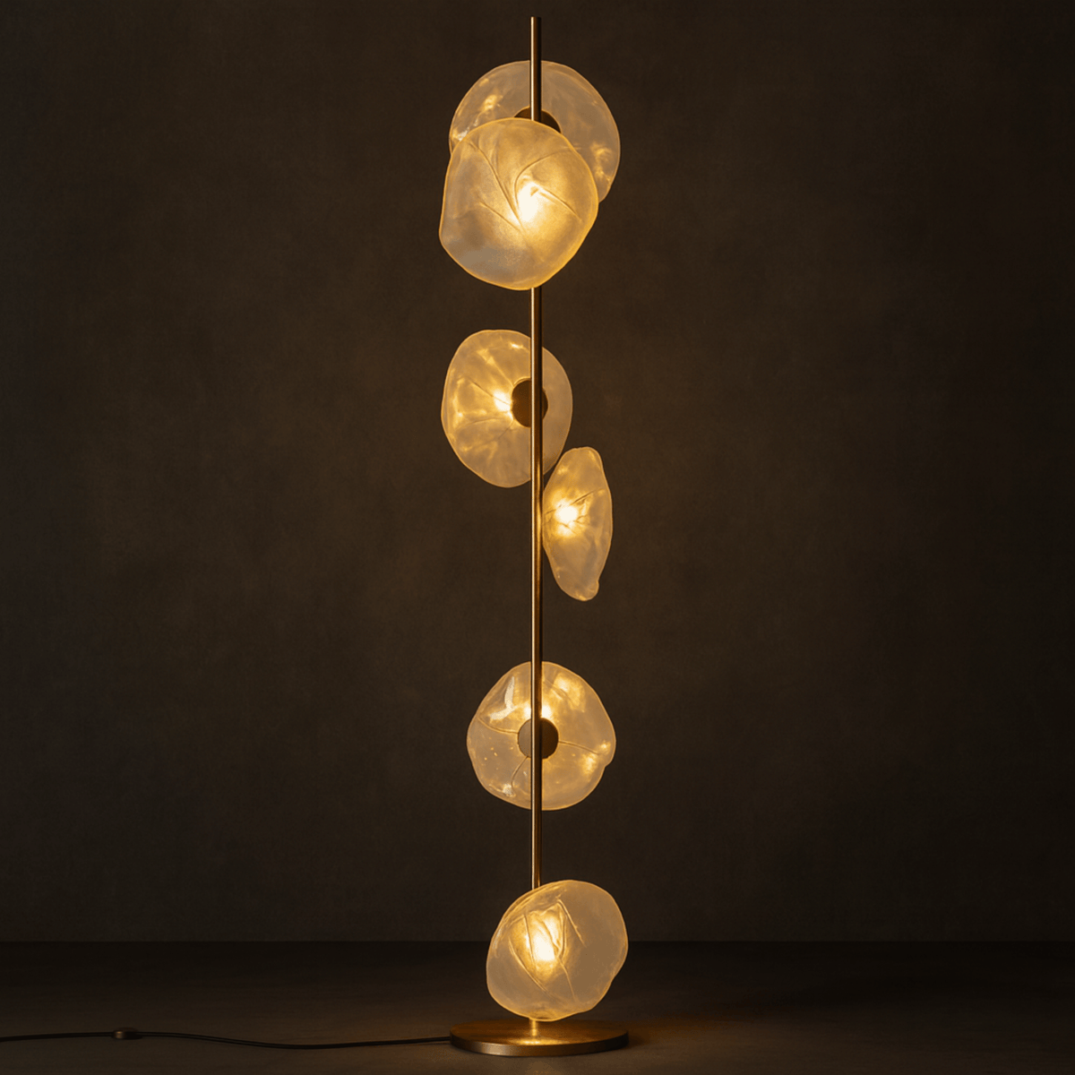 Skulpturale Stehleuchte mit Glasschirmen, Metallgestell, modernes Wohnzimmer, Schlafzimmer, stimmungsvolle Beleuchtung, Design | Sansoti