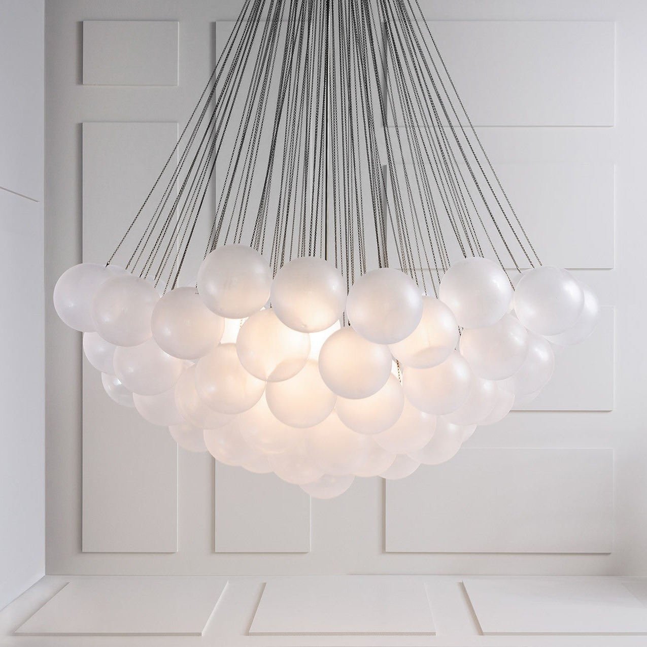 Handbewerkte Glazen Bollenkandelaar met Natuurlijke Lichtverstrooiing – Elegante 19th-Century Glastechniek voor Warme Sfeer | Sansoti