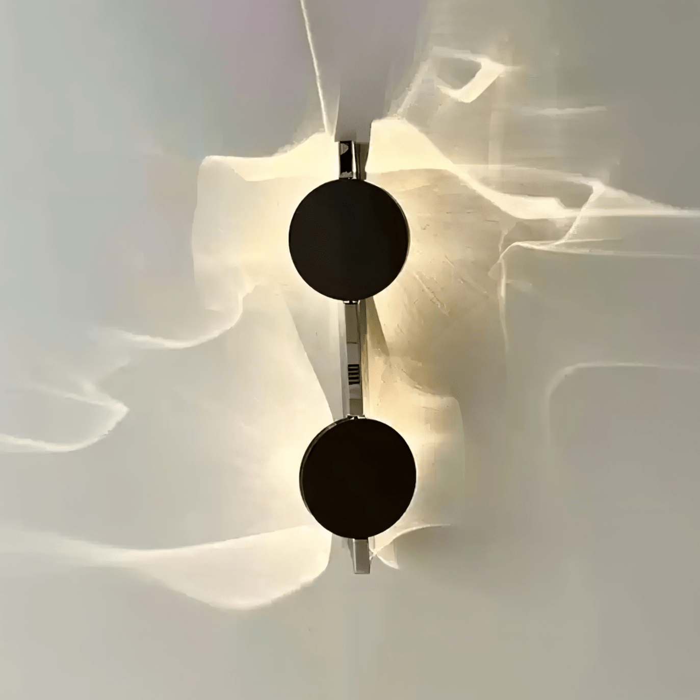 Kinetic Shadow Wandlamp Sculptuur met Verchroomde Schaduwprojectie | Sansoti