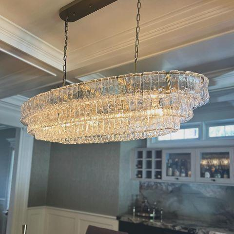 Lustre ovale avec verre incurvé, 137 cm, hauteur réglable, structure en acier, suspension pour salle à manger et salon | Sansoti