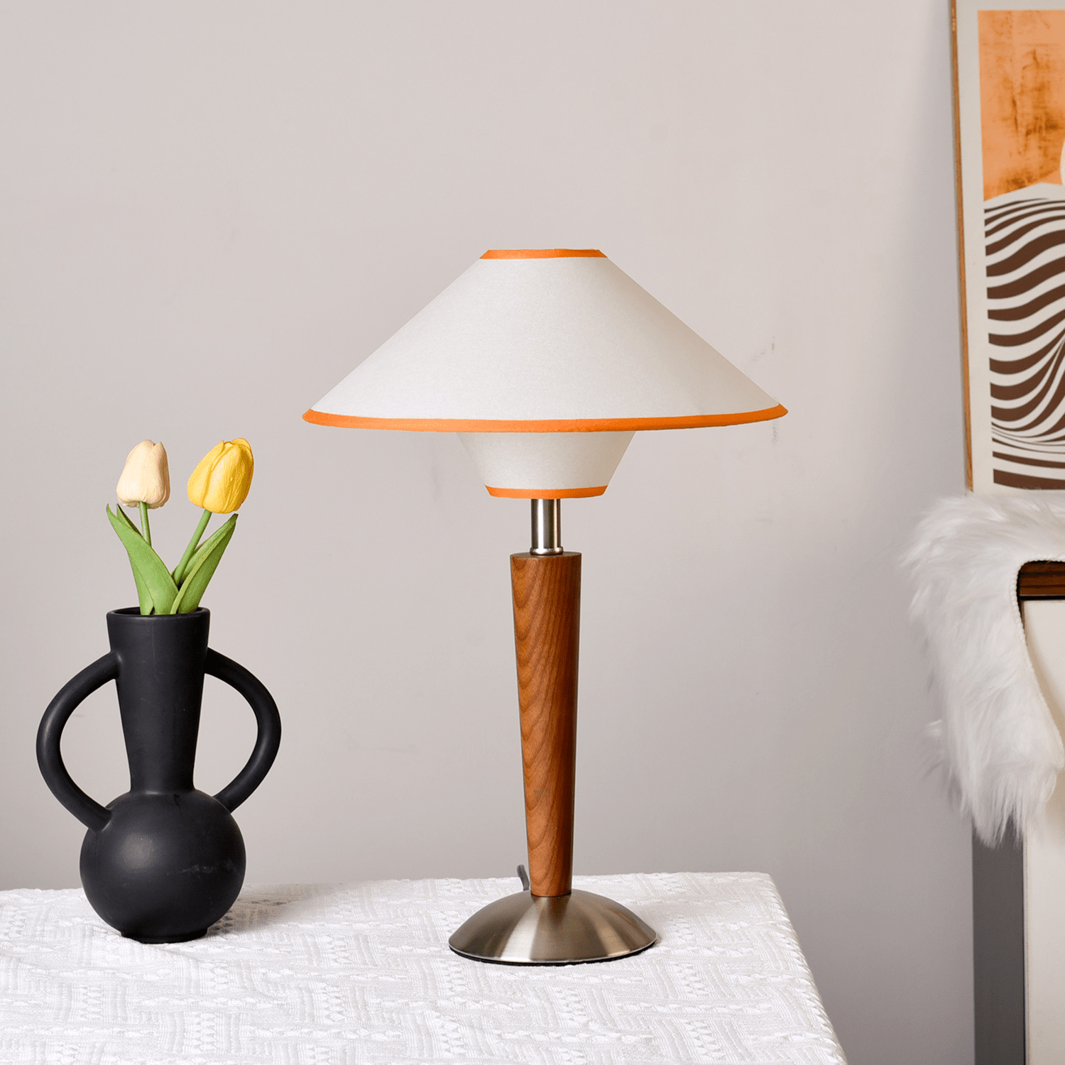 Houten Tafellamp met Stoffen Kap – Walnoot of Nikkel – Warm Modern Design – E26/E27 – Plug-in met Schakelaar | Sansoti