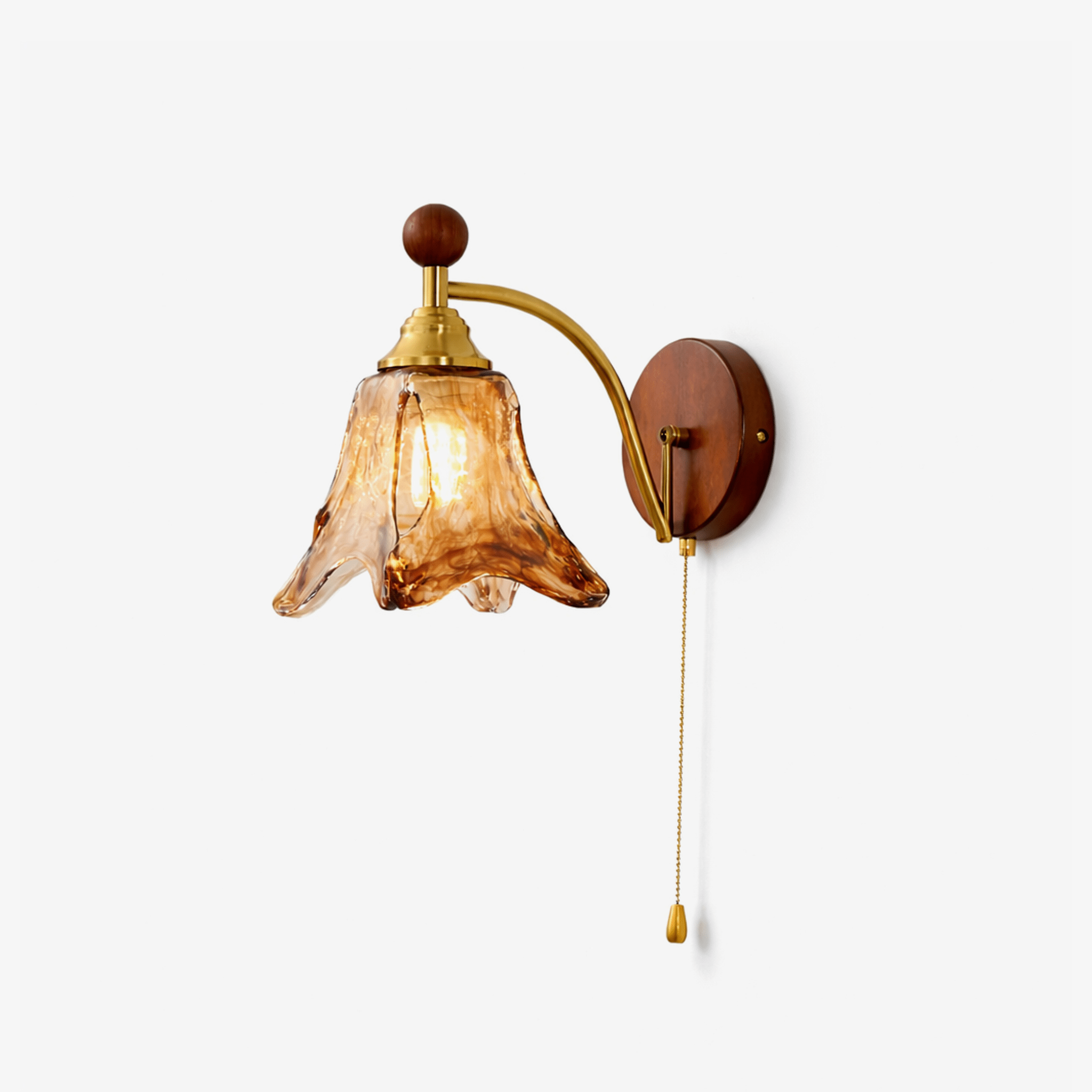 Vintage Wandlamp Met Amber Glazen Kap En Houten Wandplaat In Walnootkleur | Sansoti