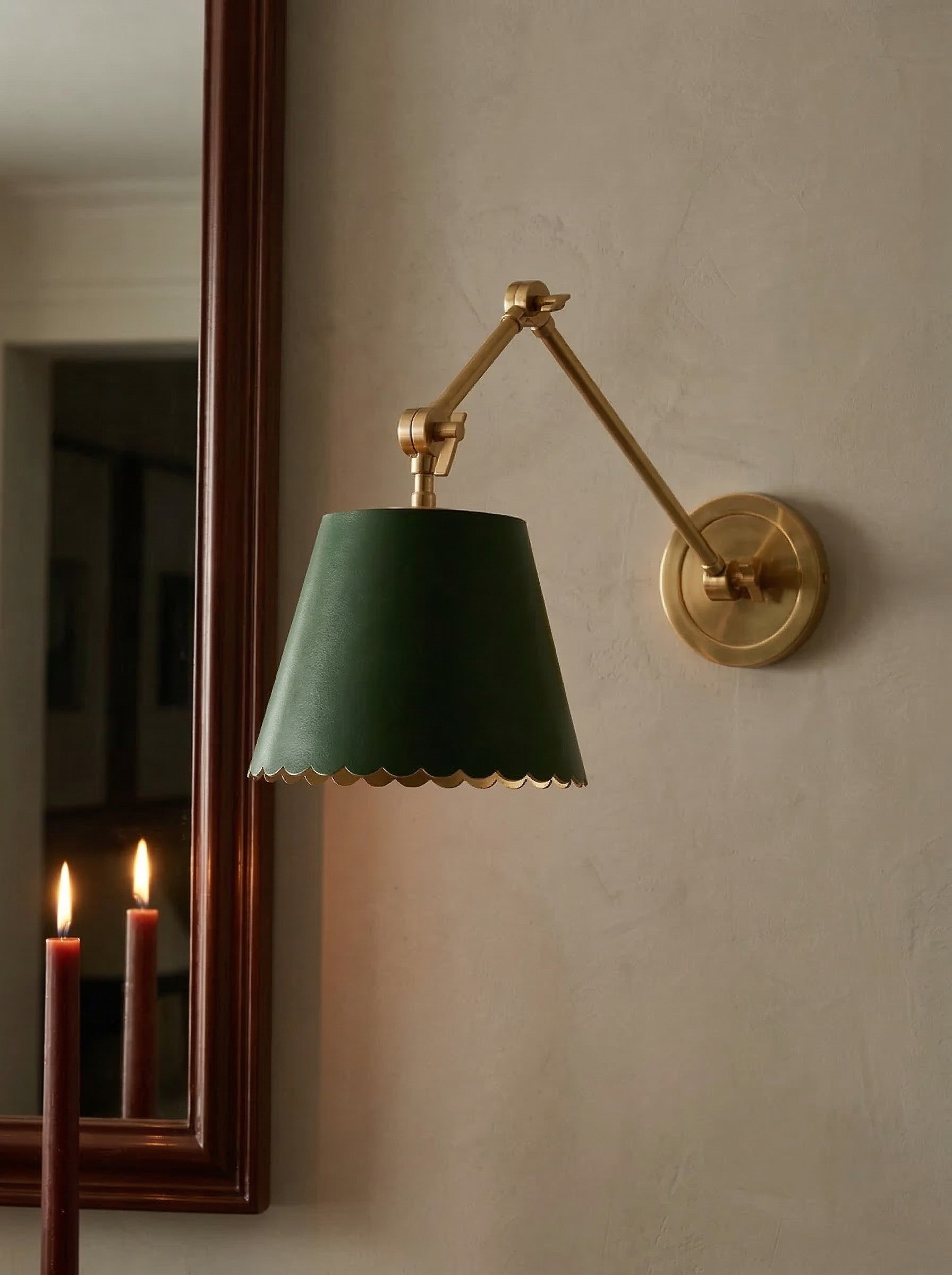 Wandlamp met Scalloped Shade – Modern Rustieke Verlichting voor Slaapkamer en Woonruimtes | Sansoti