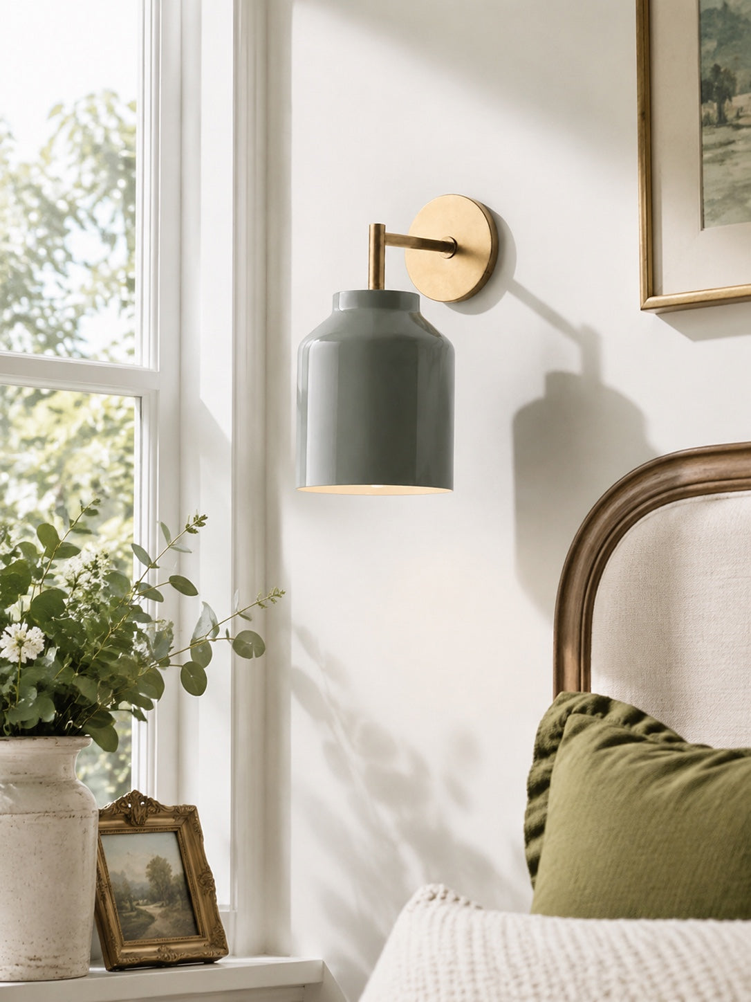 Wandlamp met Melkglazen Kap en Metalen Accenten Minimalistisch Design Sfeerlamp Hal Gang Slaapkamer | Sansoti
