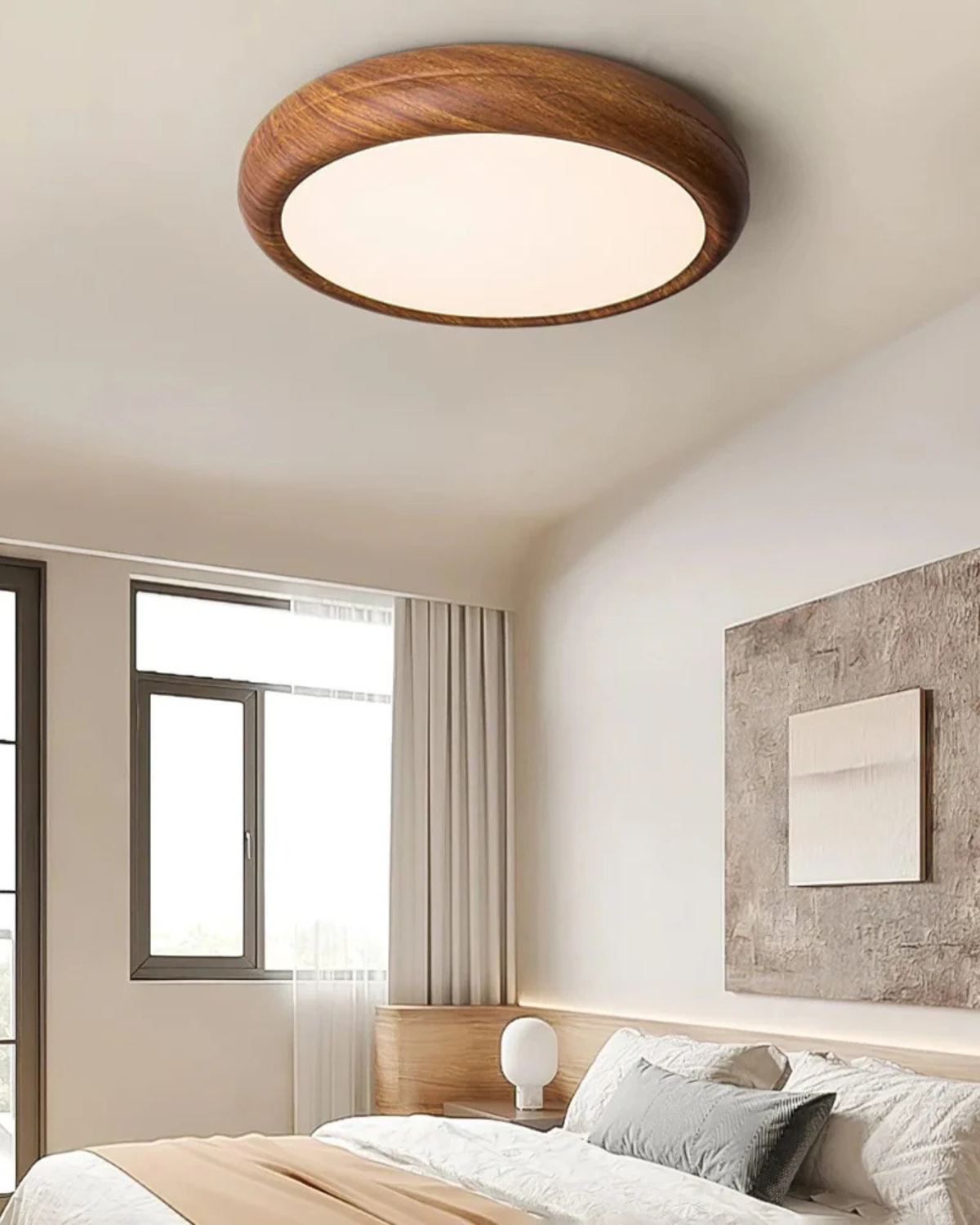Ronde houten plafondlamp met warm diffuus licht voor serene woonruimtes | Sansoti