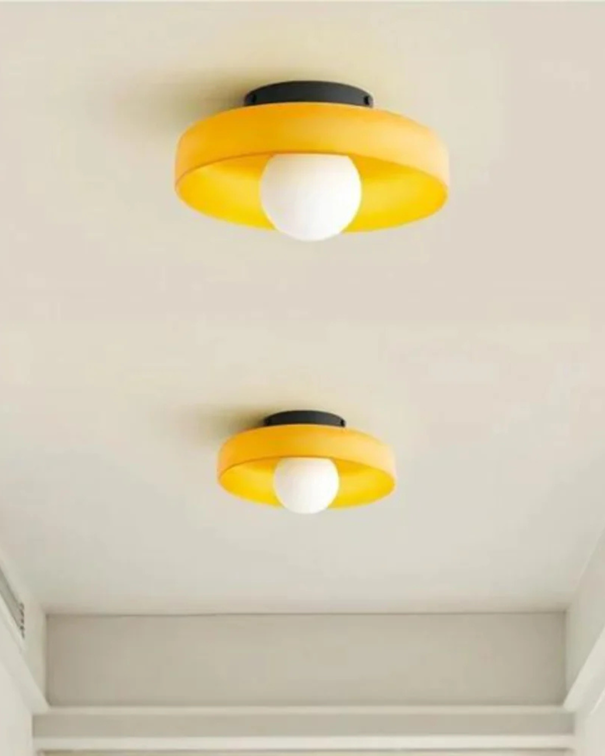 Moderne runde Deckenleuchte aus Glas und Eisen – minimalistische Designlampe für Wohn- und Schlafzimmer mit warmer Lichtfarbe | Restfield