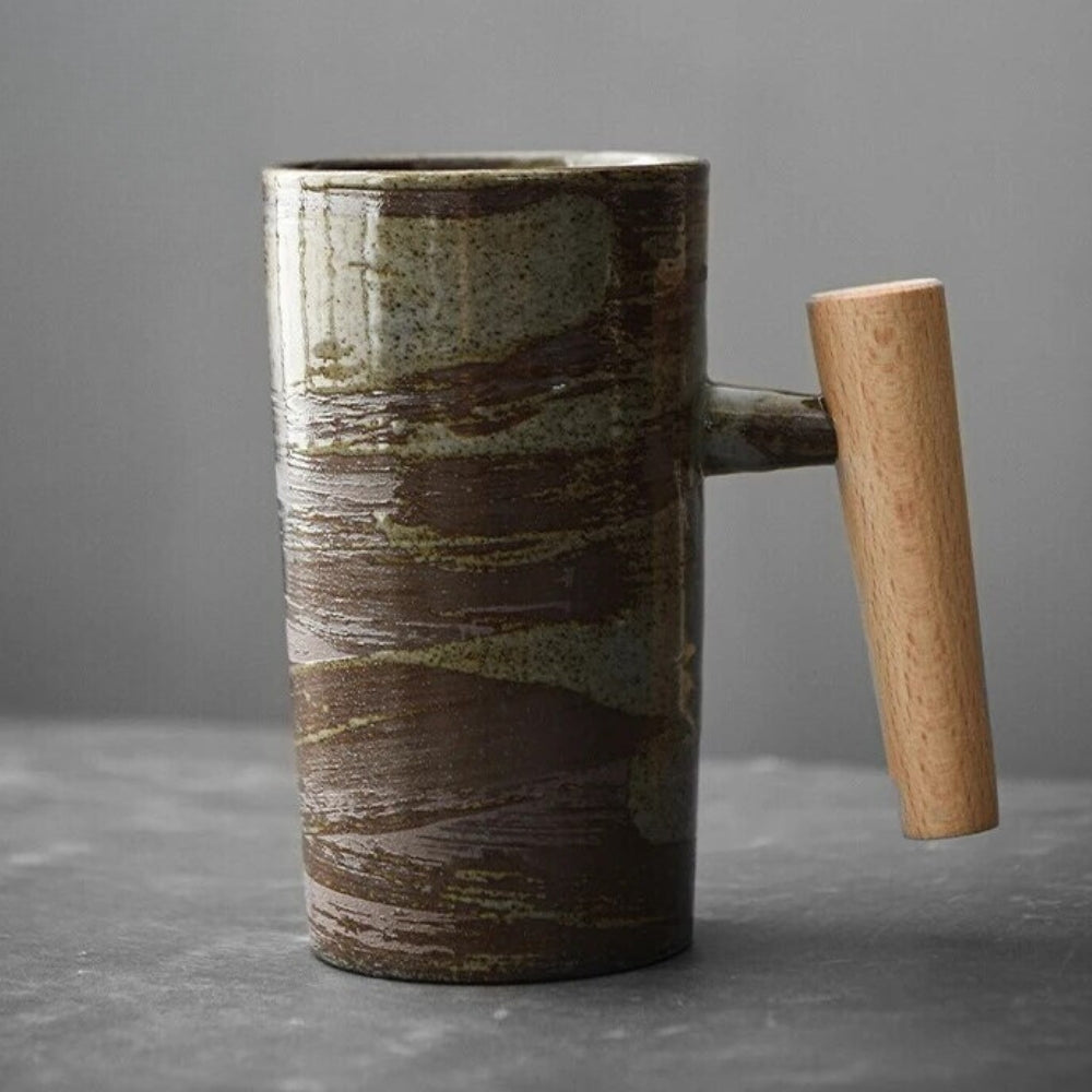 Keramischer Trinkbecher 220ml in Erdtönen mit Holzgriff und Naturmotiven für Tee, Kaffee, Latte und Cappuccino | Sansoti