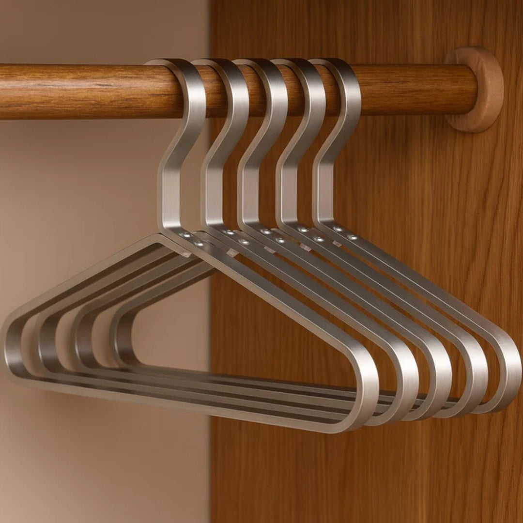 Luxe Metalen Kledinghangers Set van 4 Stuks Ruimtebesparend Antislip Design Georganiseerde Garderobe Kast | Sansoti