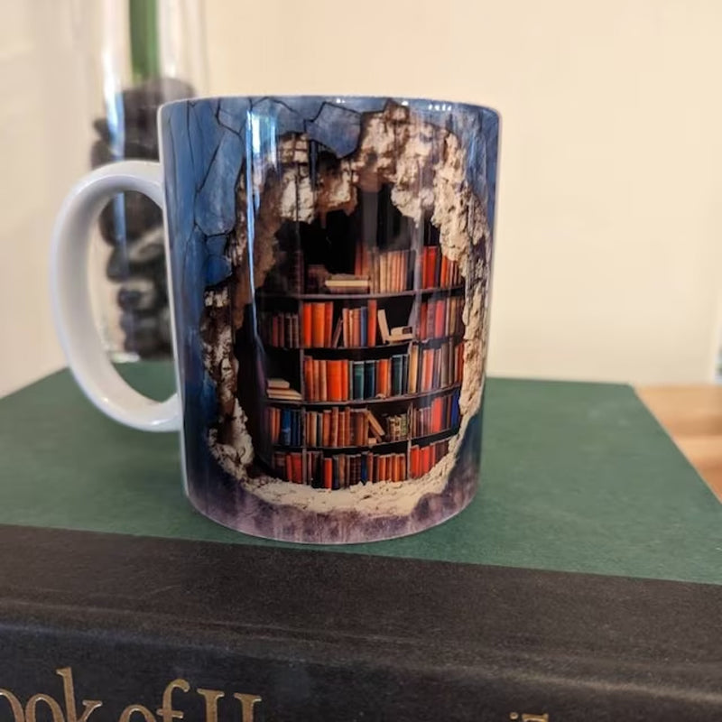 Keramische Mok met 3D-Boekenplankdesign – Gezellige Mokken voor Boekenliefhebbers | Sansoti