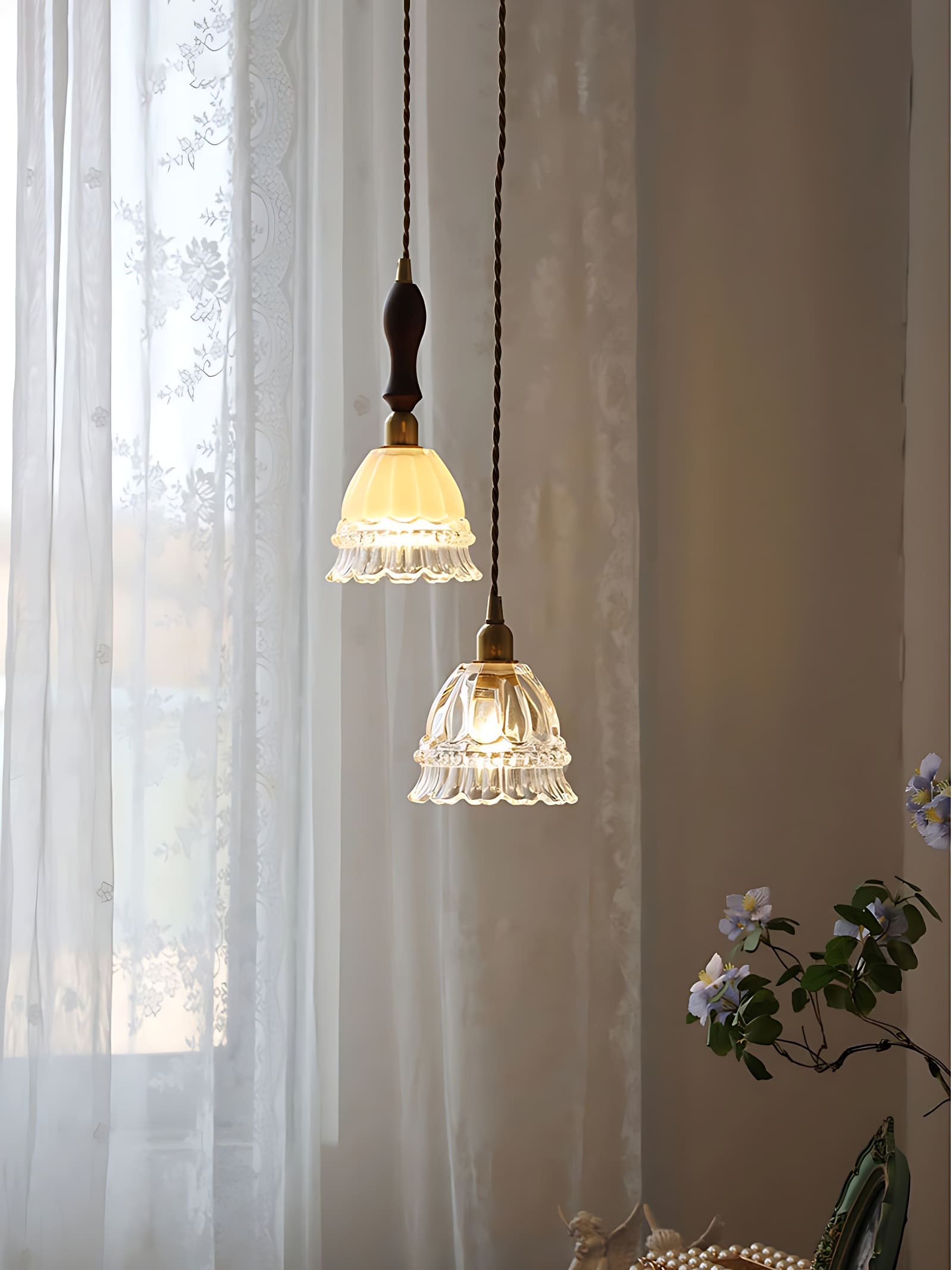 Franse Landelijke Hanglamp Glazen Kap Kwallen Design Transparant of Amber met Walnoot Greep Sfeerverlichting Eetkamer Elegante Plafondlamp | Sansoti