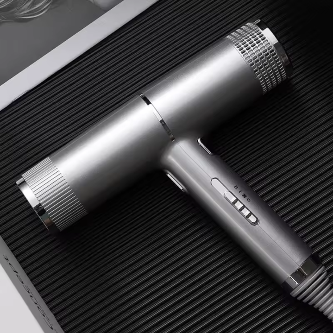 Sèche-cheveux léger avec accessoires, technologie ionique et moteur puissant | Restfield