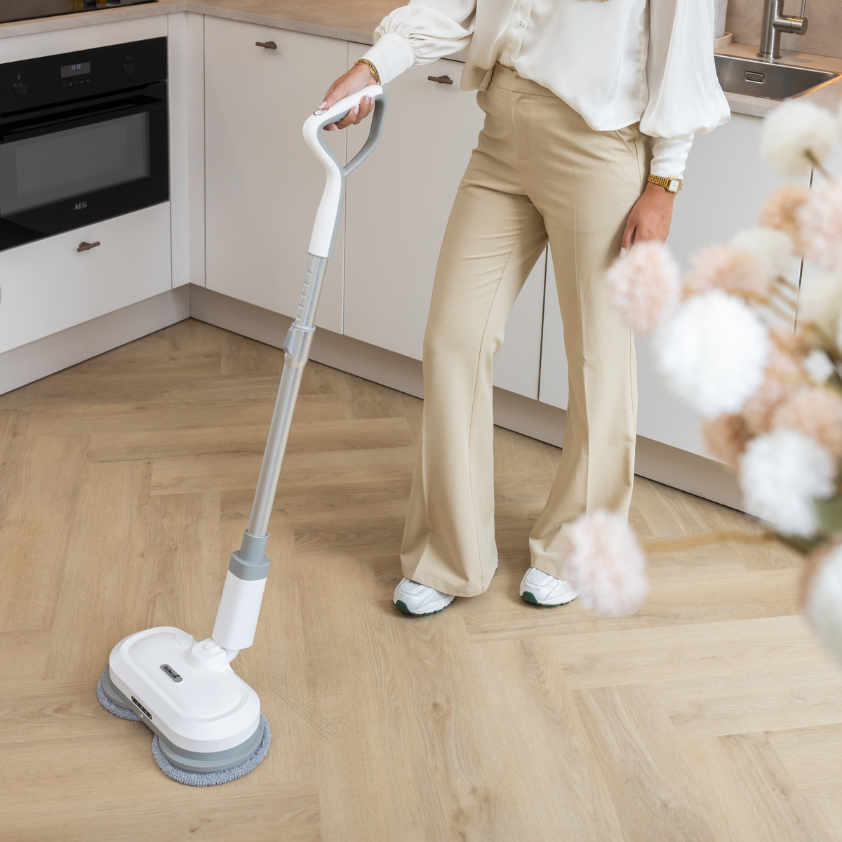 Elektrische Dweilsysteem Oplaadbaar met Sprayfunctie Wasbare Microfiber Pads voor Vloerreiniging Tegels | Sansoti