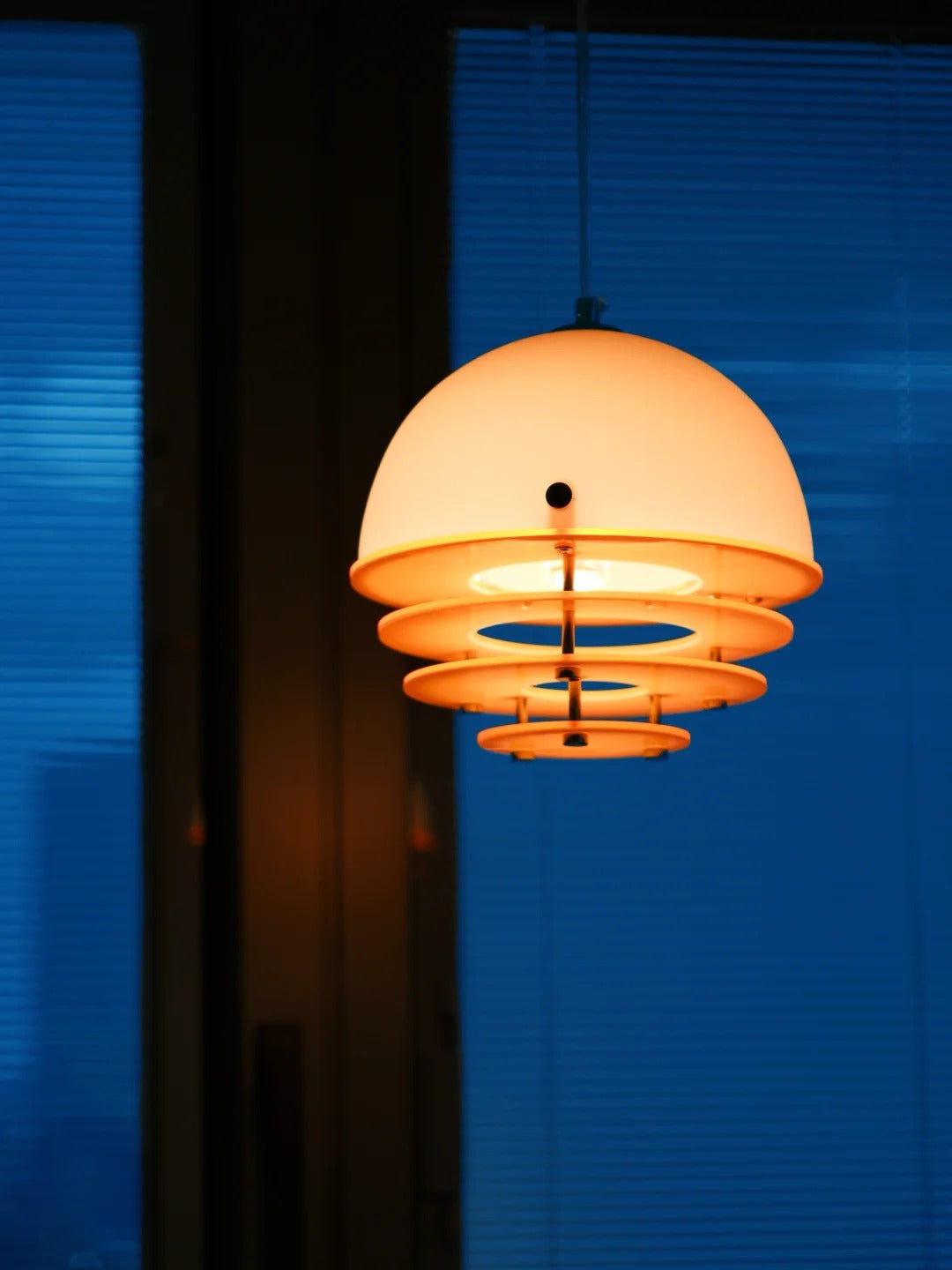 Stijlvolle Hanglamp Bauhaus Design Oranje-Wit Sfeerverlichting voor Moderne Interieurs | Sansoti