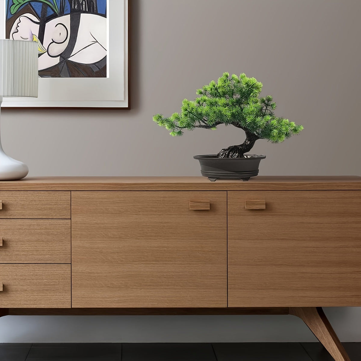 Kunstbonsai 24 cm met zwarte pot, realistische dennennaalden, decoratief groen voor vensterbank, bureau en woonkamer | Sansoti