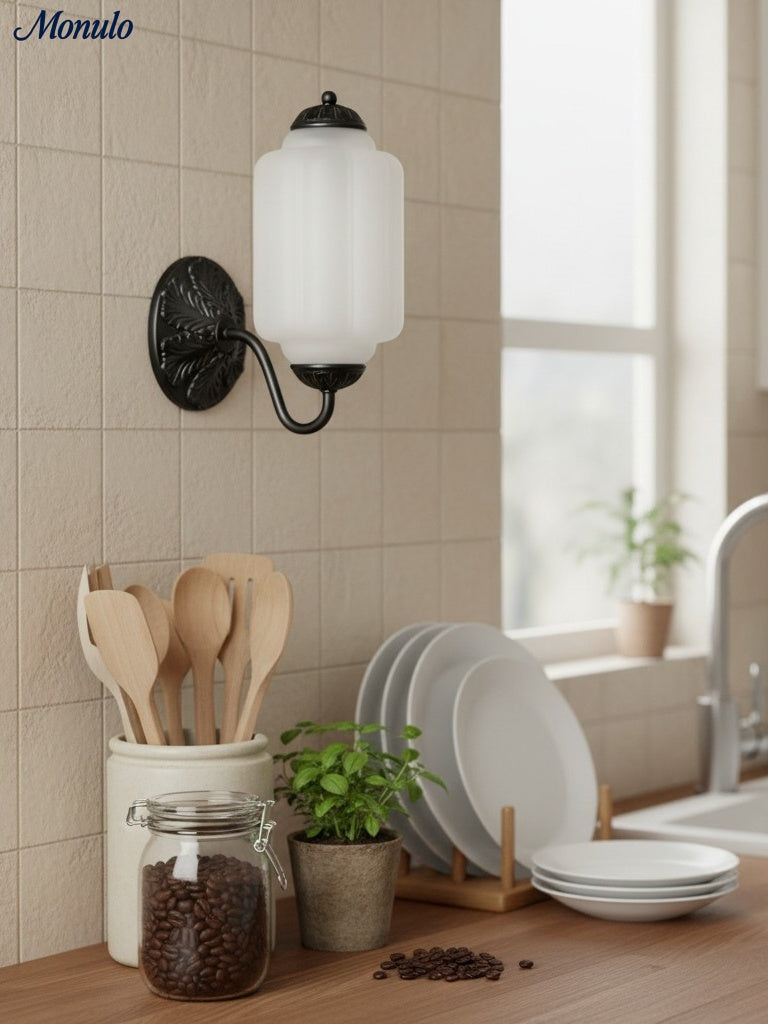 Melkglazen Wandlamp Eloise voor Hal en Slaapkamer | Vintage Wandverlichting met Melkwit Glas | Sansoti