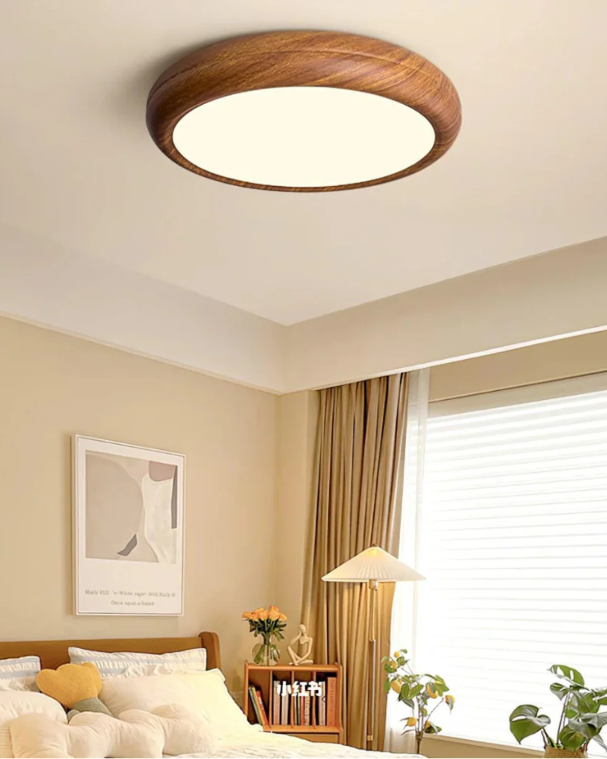 Ronde houten plafondlamp met warm diffuus licht voor serene woonruimtes | Sansoti