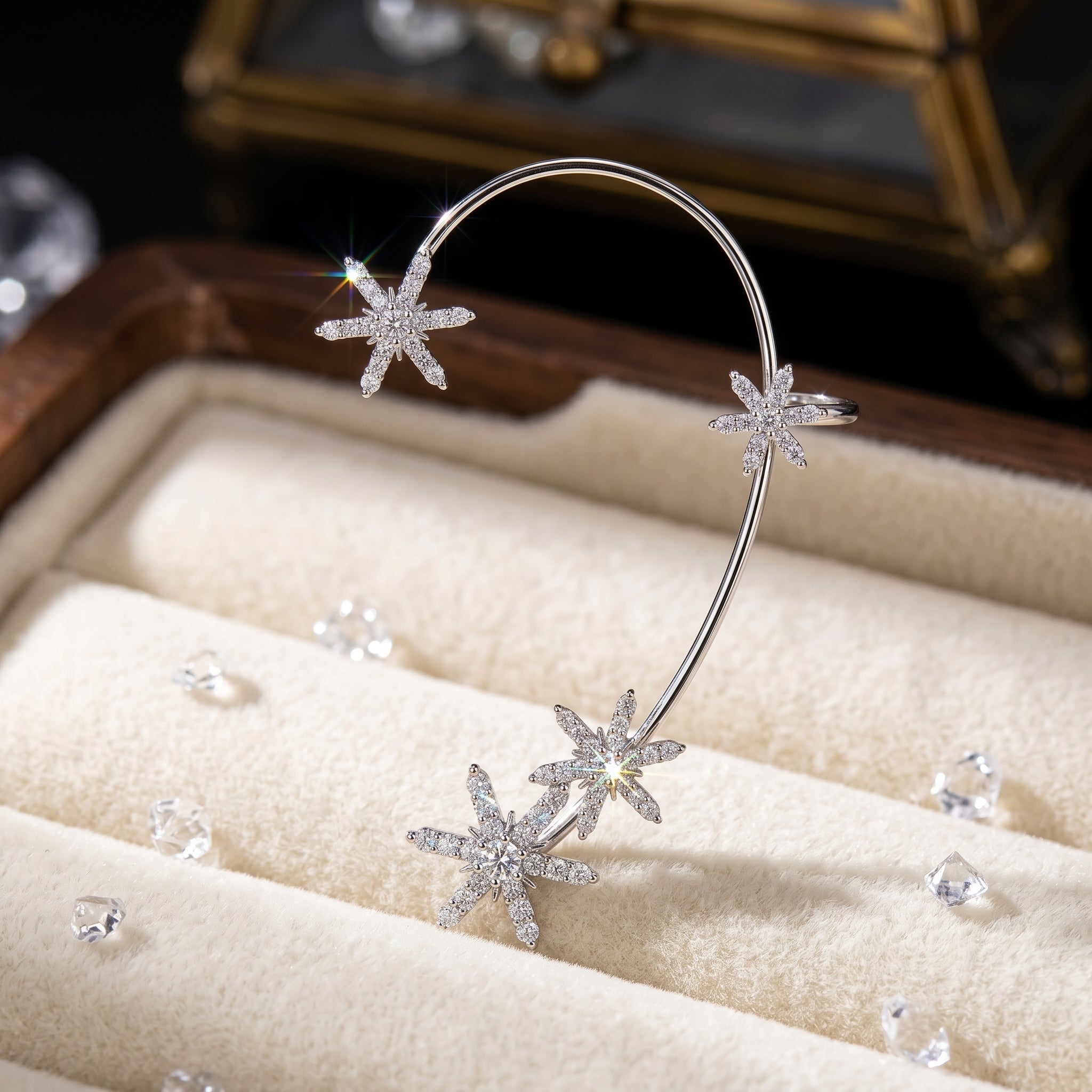 Verstelbare Oorklemmen Oorbellen – Elegante Tak-geïnspireerde Sieraden met Glinsterende Details voor Dames | Sansoti