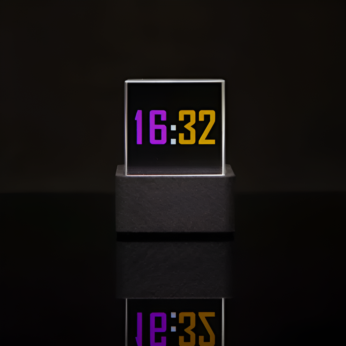 Slimme Klok met Display en Real-Time Updates – Gepersonaliseerd met GIF's | Sansoti