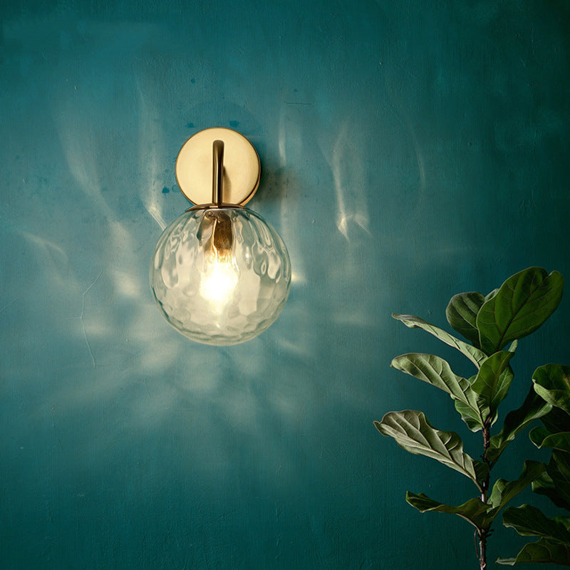 Glazen Wandlamp met Geribbeld Glas en Gouden Armatuur – Minimalistische Verlichting voor Woonkamer en Gang | Sansoti