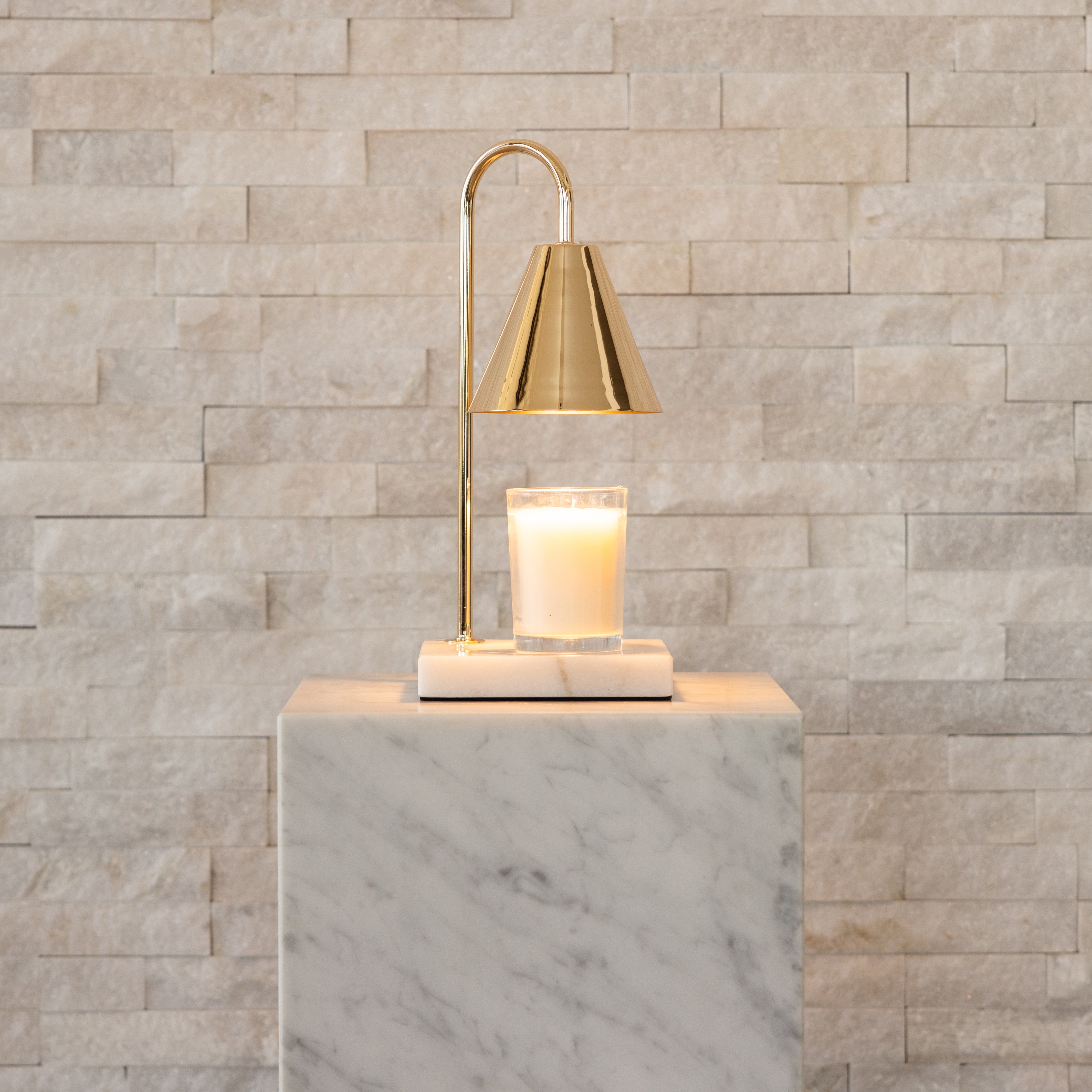 Luxuriöse Kerzenwärmerlampe mit zeitlosem Marmor-Finish und flammenloser Wärme | Restfield