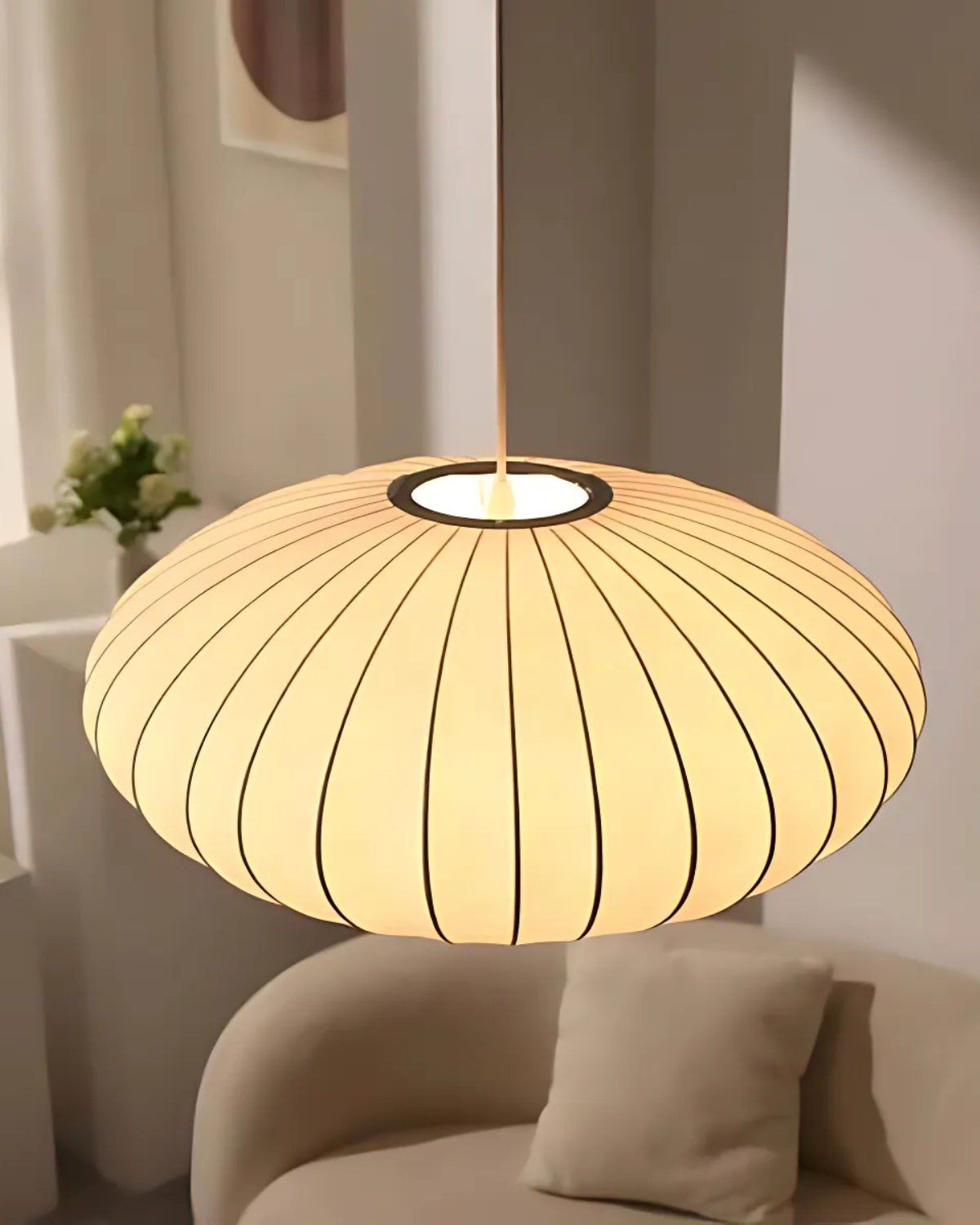 Moderne Ronde Hanglamp Met Geribbelde Kap En Warme Sfeerverlichting | Sansoti
